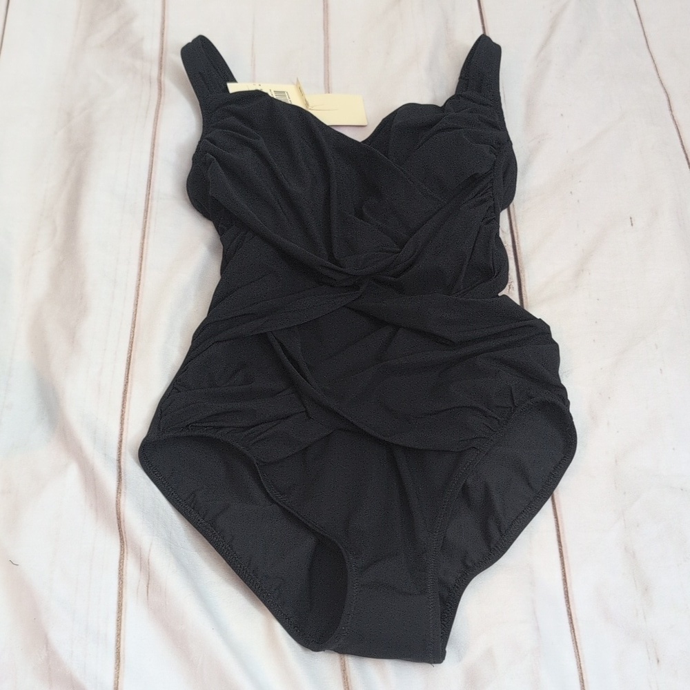 Gottex New Black size 8 One Piece Swimsuit Beautiful Cutout Sexy Details
